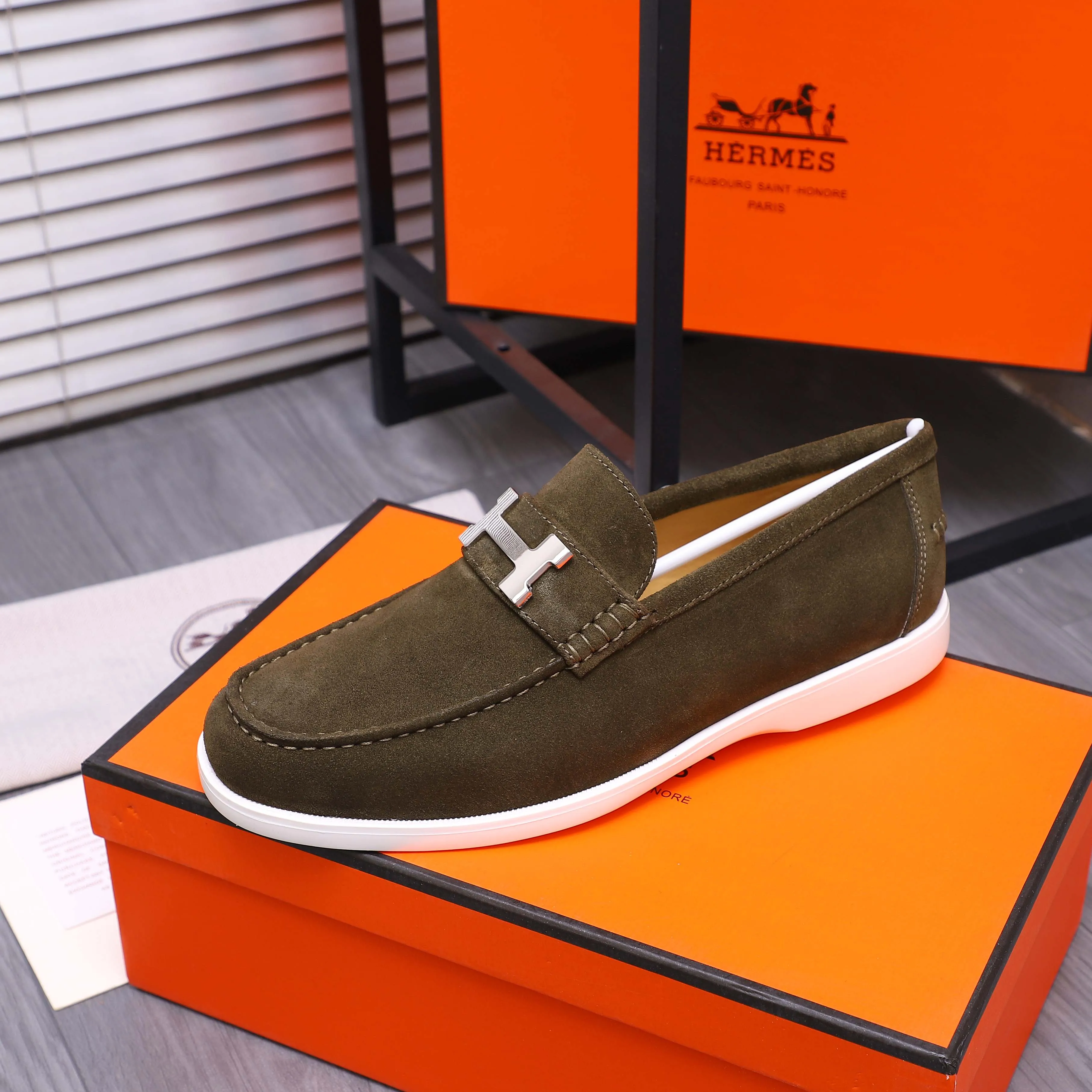 Men's shoes 💰p560 Product trademark: HERMES "Hermès" casual slip-on men's shoes. Regular size: 38-46 (45.46 is custom-made and non-refundable) Product materials: Selected frosted cowhide upper, cowhide lining, original foam rubber ultra-light sole